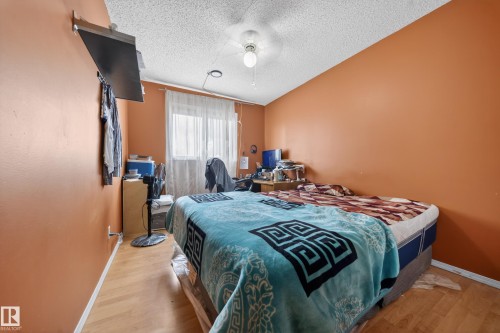 Wood-finish flooring throughout - 2832 35 Street, Edmonton, AB 