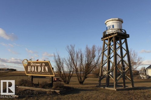 5016 49 Avenue, Holden, AB 