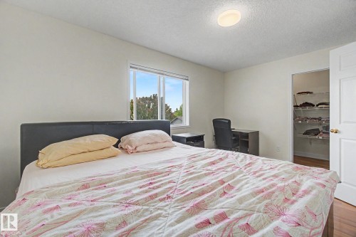 Bright room featuring a window with exterior visibility, a ceiling-mounted light fixture, and a closet with wire shelving - 710 Glenwright Court, Edmonton, AB 
