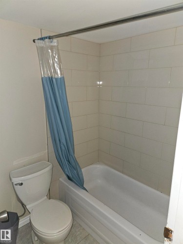 White tiled shower surround with an integrated bathtub - 301 10615 110 Street Nw, Edmonton, AB 
