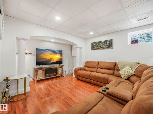 376 Hollick Kenyon Road, Edmonton, AB 