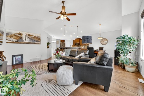 100 Napoleon Crescent, St. Albert, AB - Indoor Photo Showing Living Room