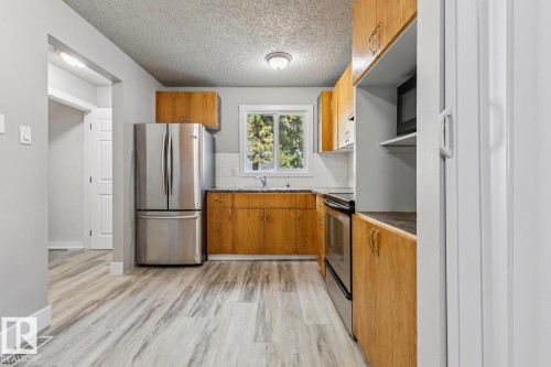 Kitchen - 75 Mcleod Place, Edmonton, AB 