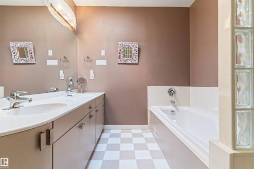 8 Laurier Place, Edmonton, AB 