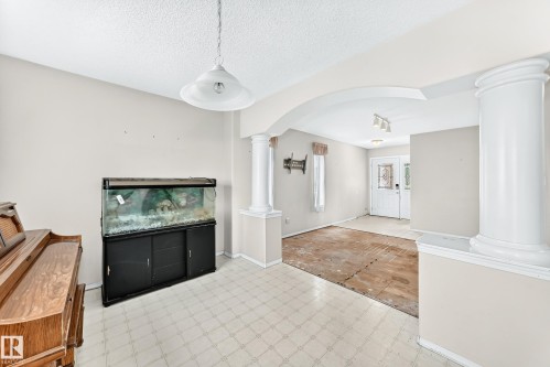 15826 67B Street, Edmonton, AB 