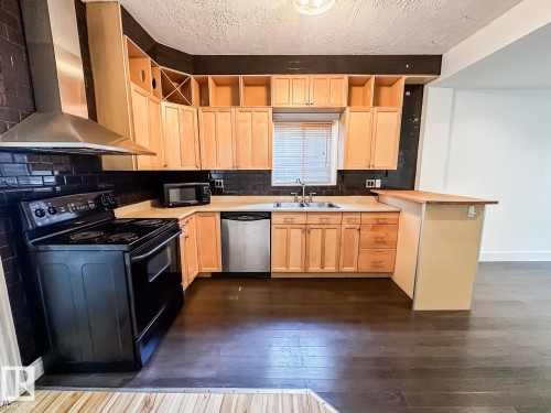 9612 74 Avenue, Edmonton, AB 