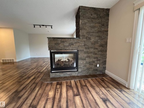 Living room - 10 Erickson Close, St. Albert, AB 