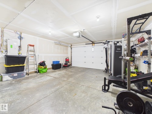 32 100 Jensen Lakes Boulevard, St. Albert, AB - Indoor Photo Showing Garage
