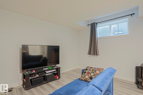 Interior space featuring light wood-finish flooring and neutral wall tones - 10628 81 Street Nw, Edmonton, AB 