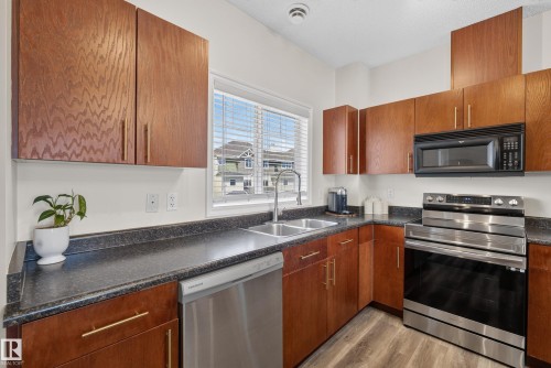 Kitchen - 57 3010 33 Avenue, Edmonton, AB 