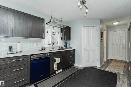 9 Langley Crescent, Spruce Grove, AB - Indoor Photo Showing Kitchen