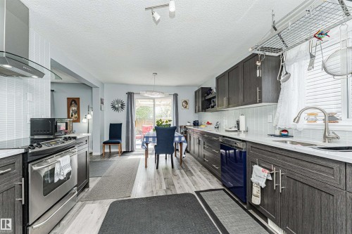 9 Langley Crescent, Spruce Grove, AB - Indoor Photo Showing Kitchen With Upgraded Kitchen