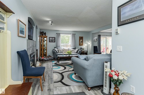 9 Langley Crescent, Spruce Grove, AB - Indoor Photo Showing Living Room