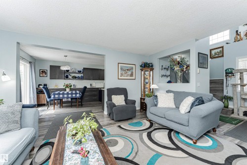 9 Langley Crescent, Spruce Grove, AB - Indoor Photo Showing Living Room