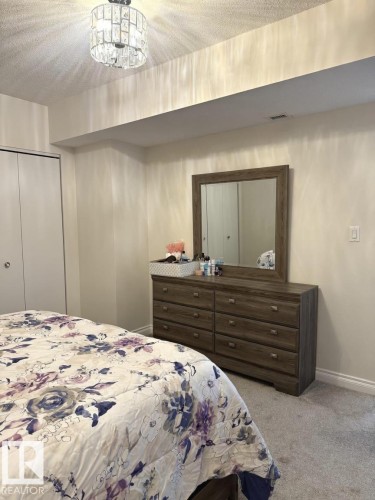 Plush gray carpeting complemented by light-toned wall finishes - 305 11111 82 Avenue, Edmonton, AB 