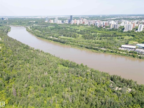 Riverfront parcel offering extensive tree coverage and proximity to urban development - 305 11111 82 Avenue, Edmonton, AB 