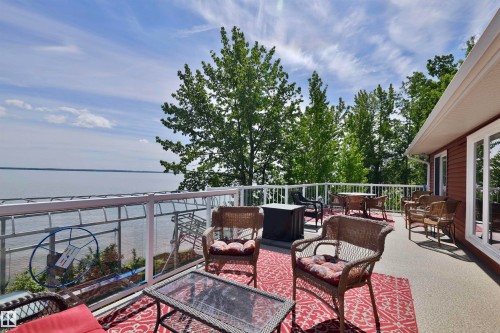 467 Poplar Bay, Rural Wetaskiwin County, AB 