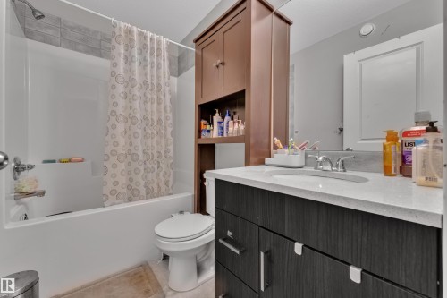 Bathroom - 9328 Pear Link Link, Edmonton, AB 