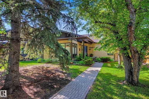 11627 76 Avenue, Edmonton, AB 