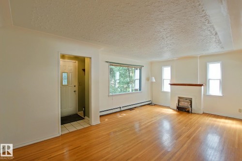 Living room - 11242 56 Street, Edmonton, AB 