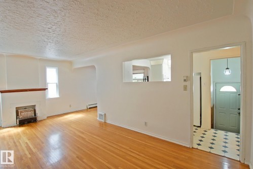 Living room - 11242 56 Street, Edmonton, AB 