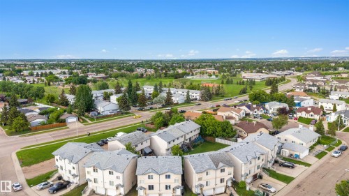 Aerial perspective featuring a residential cul-de-sac with townhomes - 12611 47 Street, Edmonton, AB 