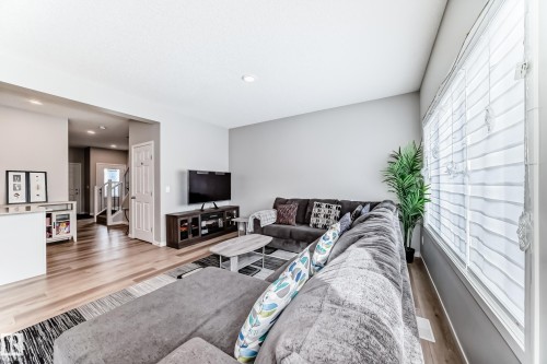 5357 Lark Landing, Edmonton, AB - Indoor Photo Showing Living Room