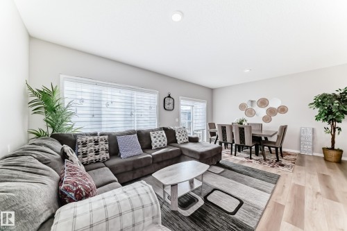 5357 Lark Landing, Edmonton, AB - Indoor Photo Showing Living Room