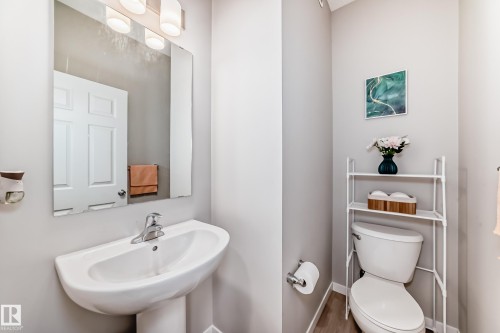 5357 Lark Landing, Edmonton, AB - Indoor Photo Showing Bathroom