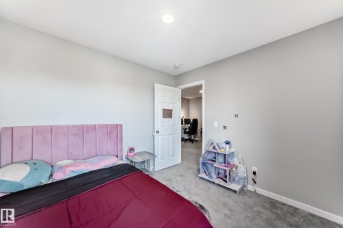 5357 Lark Landing, Edmonton, AB - Indoor Photo Showing Bedroom