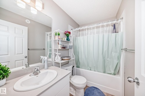 5357 Lark Landing, Edmonton, AB - Indoor Photo Showing Bathroom