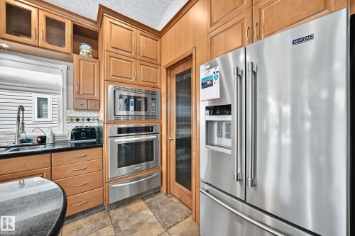 Kitchen - 352 Ozerna Road, Edmonton, AB 