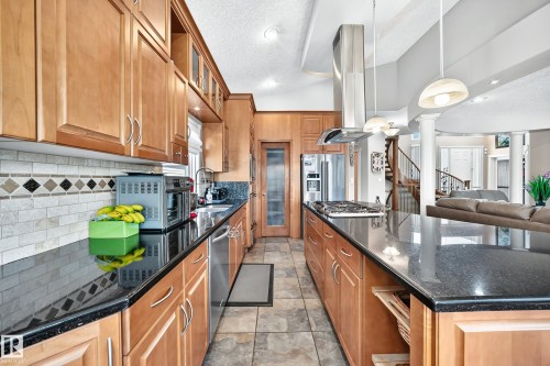 Kitchen - 352 Ozerna Road, Edmonton, AB 