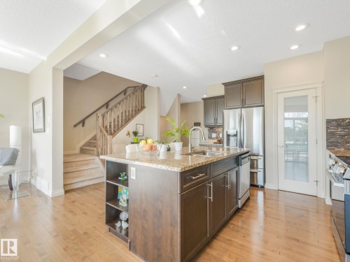 Kitchen - 3 1641 James Mowatt Trail, Edmonton, AB 