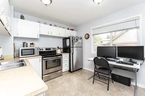 Kitchen - 18 Walden Park, St. Albert, AB 