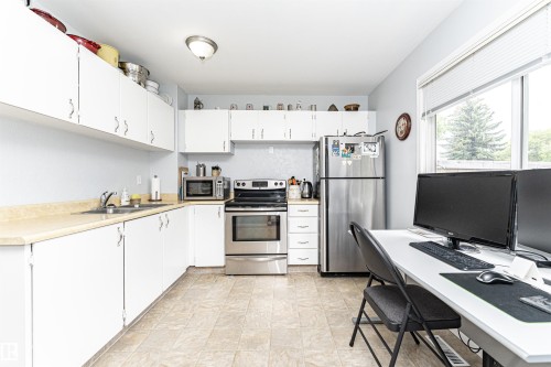 Kitchen - 18 Walden Park, St. Albert, AB 