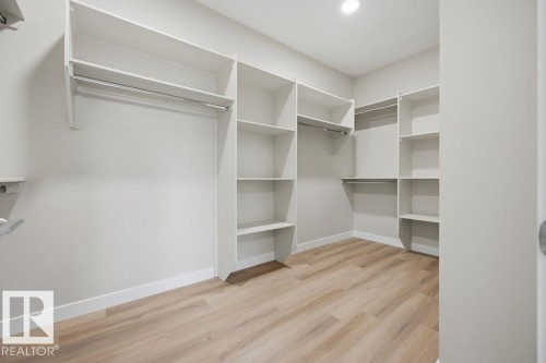 Walk in closet - 6204 150 Avenue, Edmonton, AB 