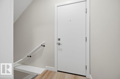 Interior entry - 6204 150 Avenue, Edmonton, AB 