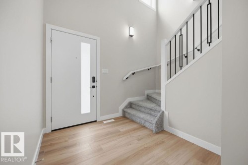 Entrance foyer - 6204 150 Avenue, Edmonton, AB 