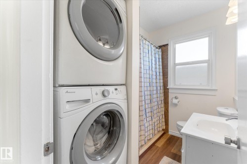 4702 54 A Avenue, Vegreville, AB - Indoor Photo Showing Laundry Room