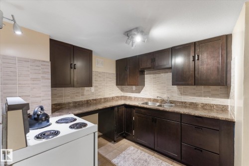 4702 54 A Avenue, Vegreville, AB - Indoor Photo Showing Kitchen