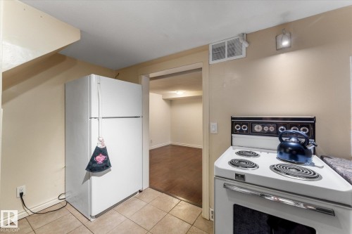 4702 54 A Avenue, Vegreville, AB - Indoor Photo Showing Kitchen