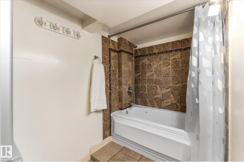 4702 54 A Avenue, Vegreville, AB - Indoor Photo Showing Bathroom