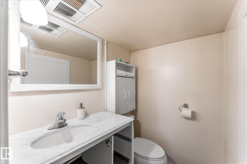 4702 54 A Avenue, Vegreville, AB - Indoor Photo Showing Bathroom