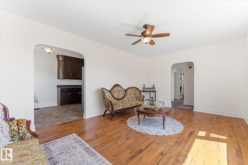 4702 54 A Avenue, Vegreville, AB - Indoor Photo Showing Living Room