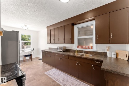 4702 54 A Avenue, Vegreville, AB - Indoor Photo Showing Kitchen With Double Sink