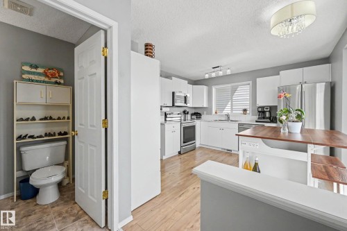 2123 36 Avenue, Edmonton, AB - Indoor Photo Showing Kitchen