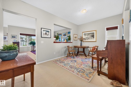Recessed wall cut-out featuring a decorative shelf - 1310 82 Street, Edmonton, AB 