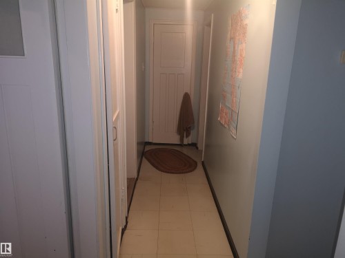 Hallway to bedrooms and bathroom - 8751 76 Avenue Nw, Edmonton, AB 