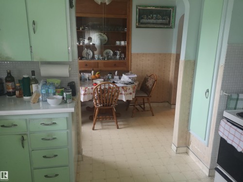 Kitchen to dinette - 8751 76 Avenue Nw, Edmonton, AB 